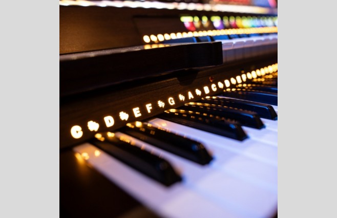 Used Lowrey Holiday Classic Organ All Inclusive Top Grade Package (SN:00A300 609E9 50653) - Image 7